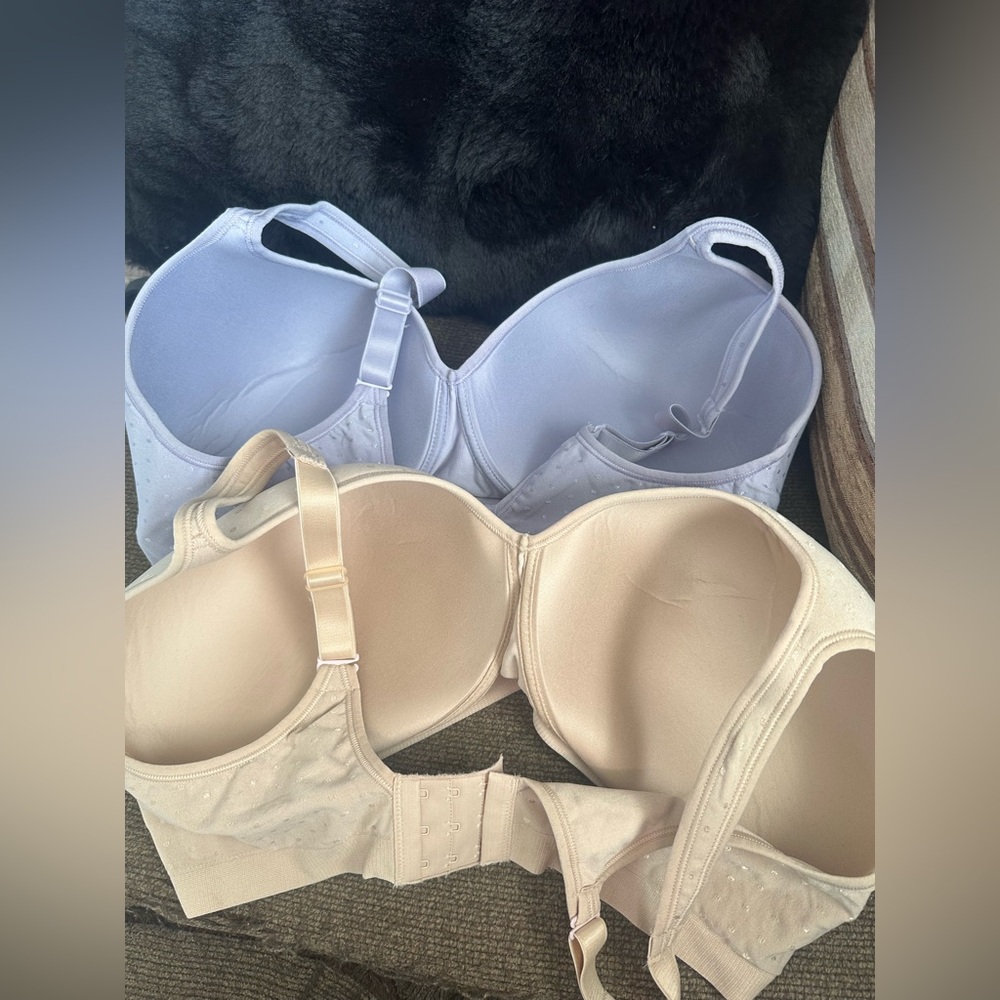 Bras - Picture 2 of 4